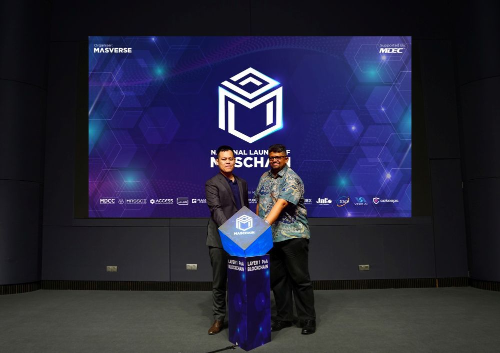 [L-R] Chew Kian Kok, Chief Executive Officer of Masverse Sdn. Bhd.; Mr. Danesh Jothiprahasam, Head of Domestic Digital Investment of Malaysia Digital Economy Corporation (MDEC)